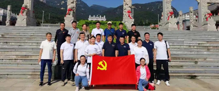 追尋黨的（de）足跡  續寫奮（fèn）進（jìn）使命